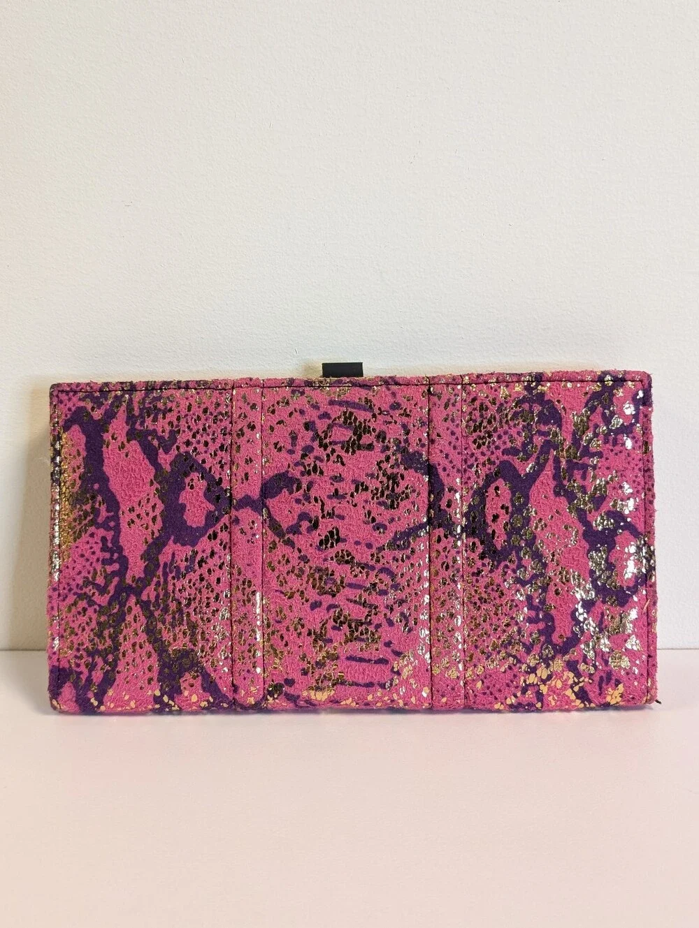 Kenneth Cole Reaction Pink Metallic Snake Print Frame Wallet Clutch 8.5